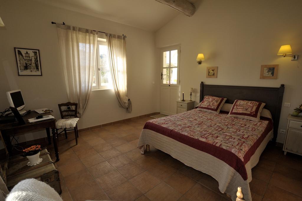 Mas De Lure Bed and Breakfast Salon-de-Provence Zewnętrze zdjęcie