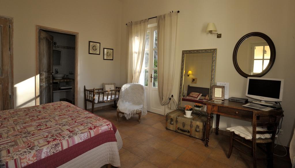 Mas De Lure Bed and Breakfast Salon-de-Provence Zewnętrze zdjęcie